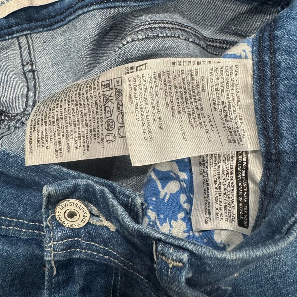 Blue Straight Jeans with Classic Denim Texture - Picture 5 of 8